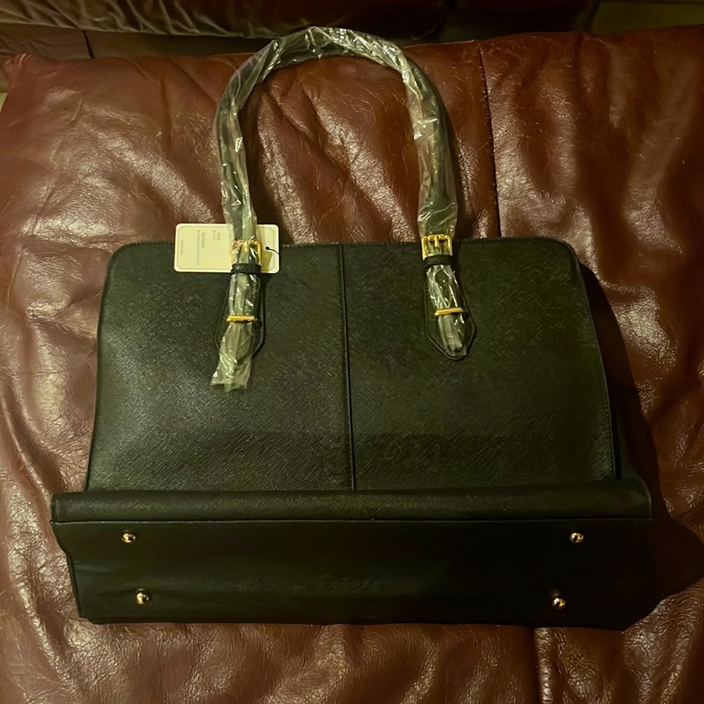 Brand new black tote looking bag:)